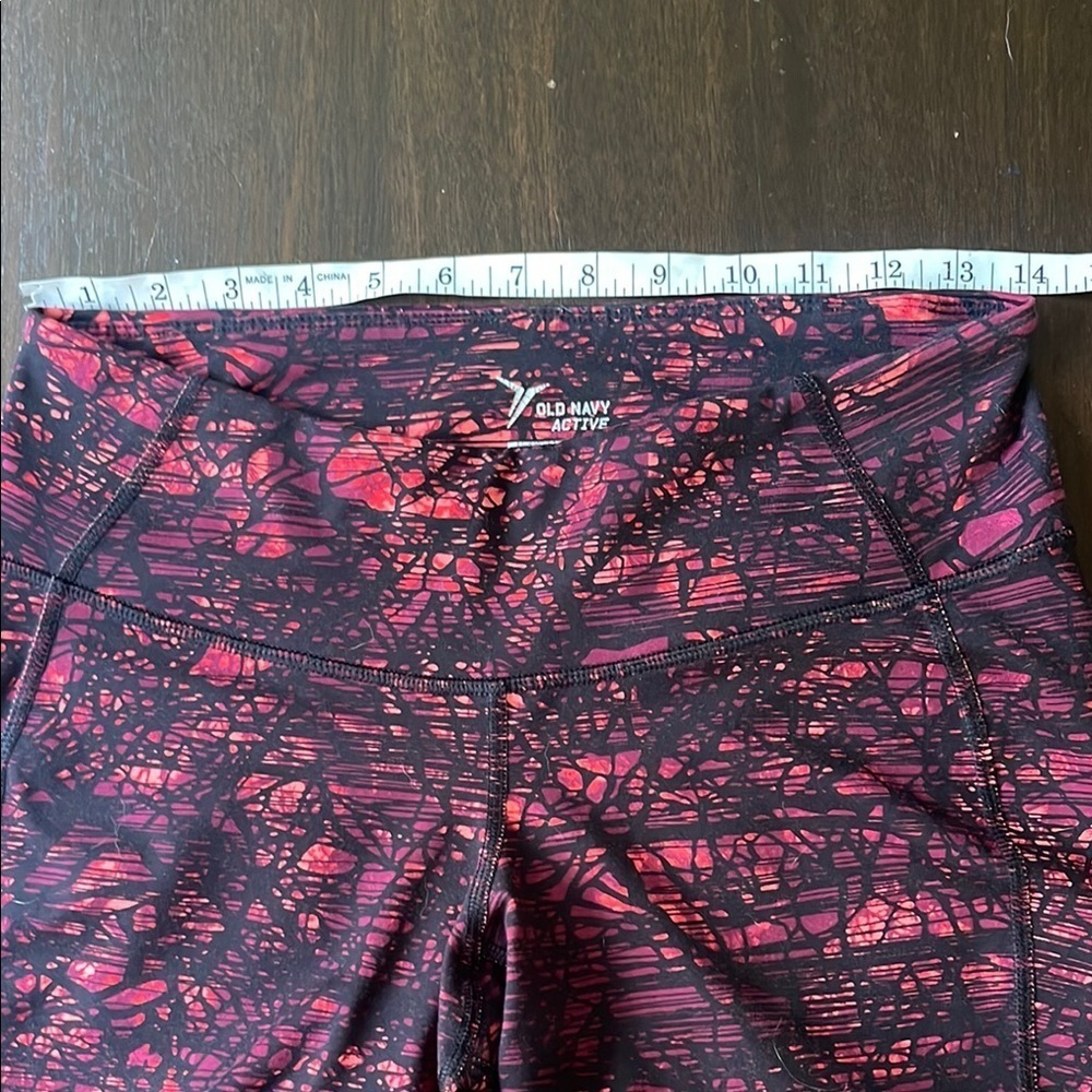 Old Navy Active 3/4 length Leggings size M - Picture 9 of 13
